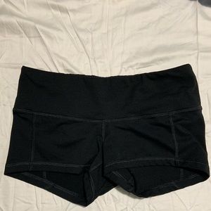 Black FLEO contour shorts